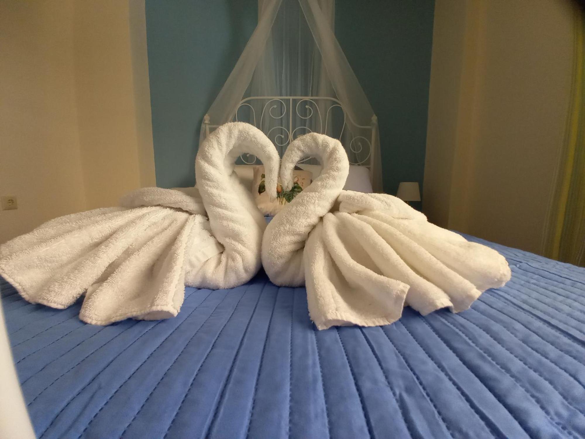 Happy Twins Apartment Ираклио Екстериор снимка